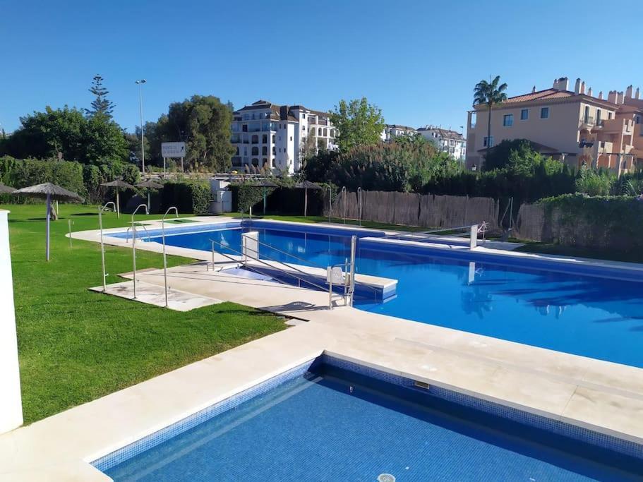 Apartamento Entero Con Solarium En Sabinillas, Con Piscina Y Al Lado Del Puerto De La Duquesa Manilva Exterior photo